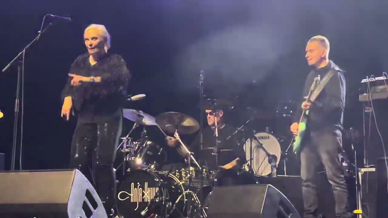 Anja Huwe (Xmal Deutschland) - Polarlicht Live London Palladium 31st October 2025
