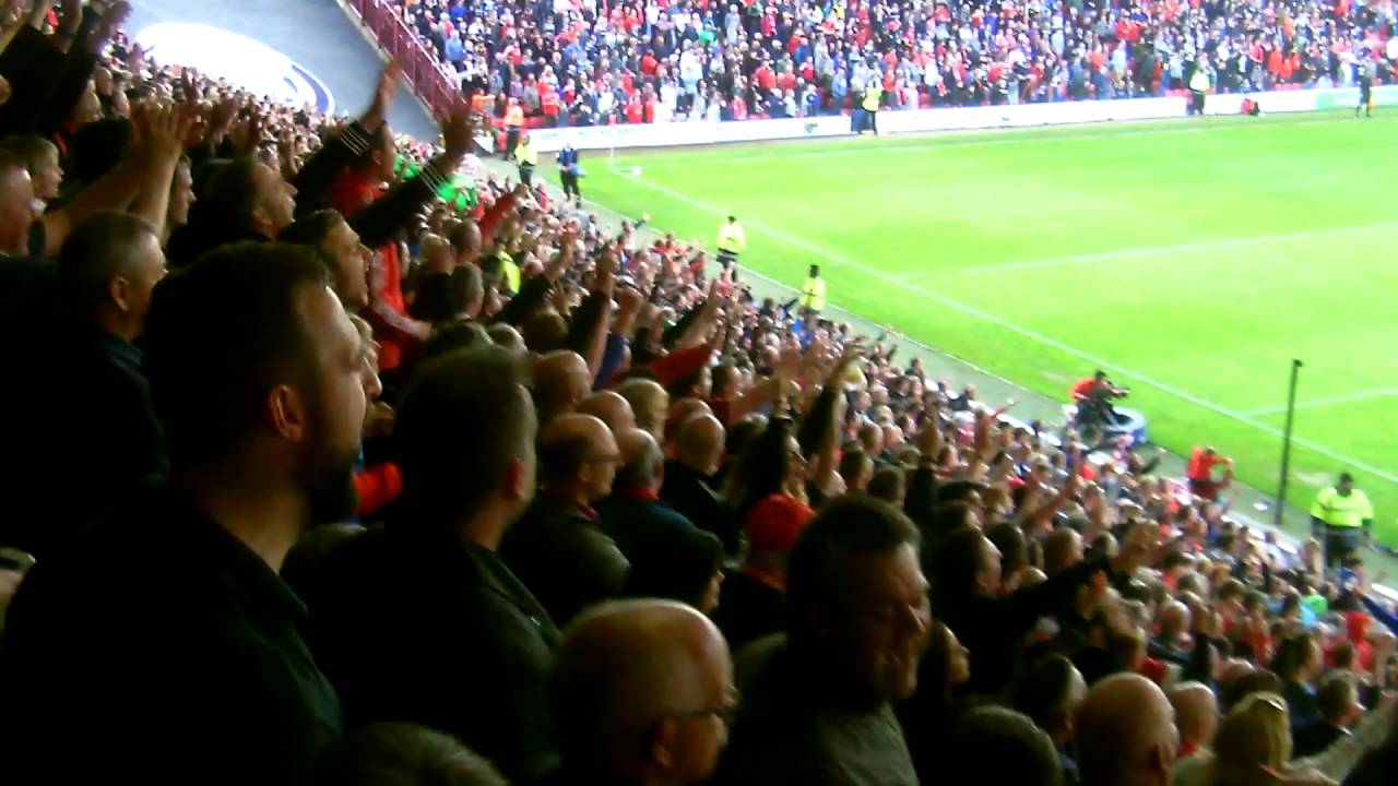 Oakwell atmosphere v Walsall