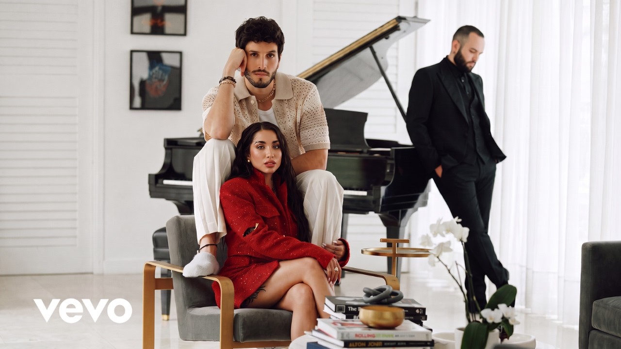 Sebastian Yatra, Car&iacute;n Leon, Maria Becerra - Lo Que Hiciste En Mi (ft. God Music)
