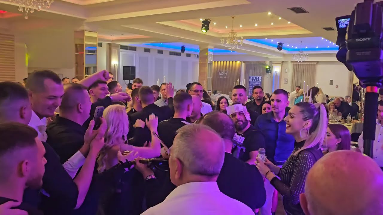 BOJANA GOLUBOVIC i orkestar Borka Radivojevica - GARA MIX - Punoletstvo