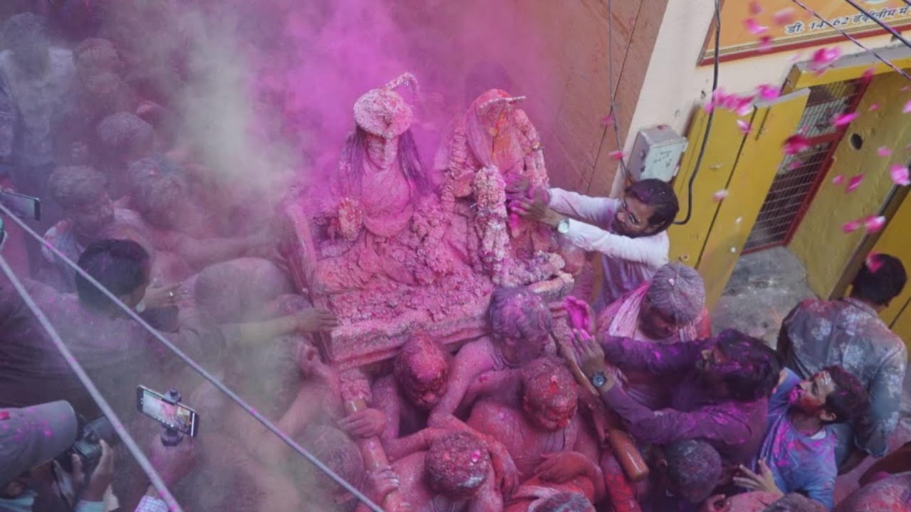 डमरुओं का डिम-डिम, शंखों का नाद, मां गौरा का गौना कराके शि‍वधाम चले बाबा वि‍श्‍वनाथ