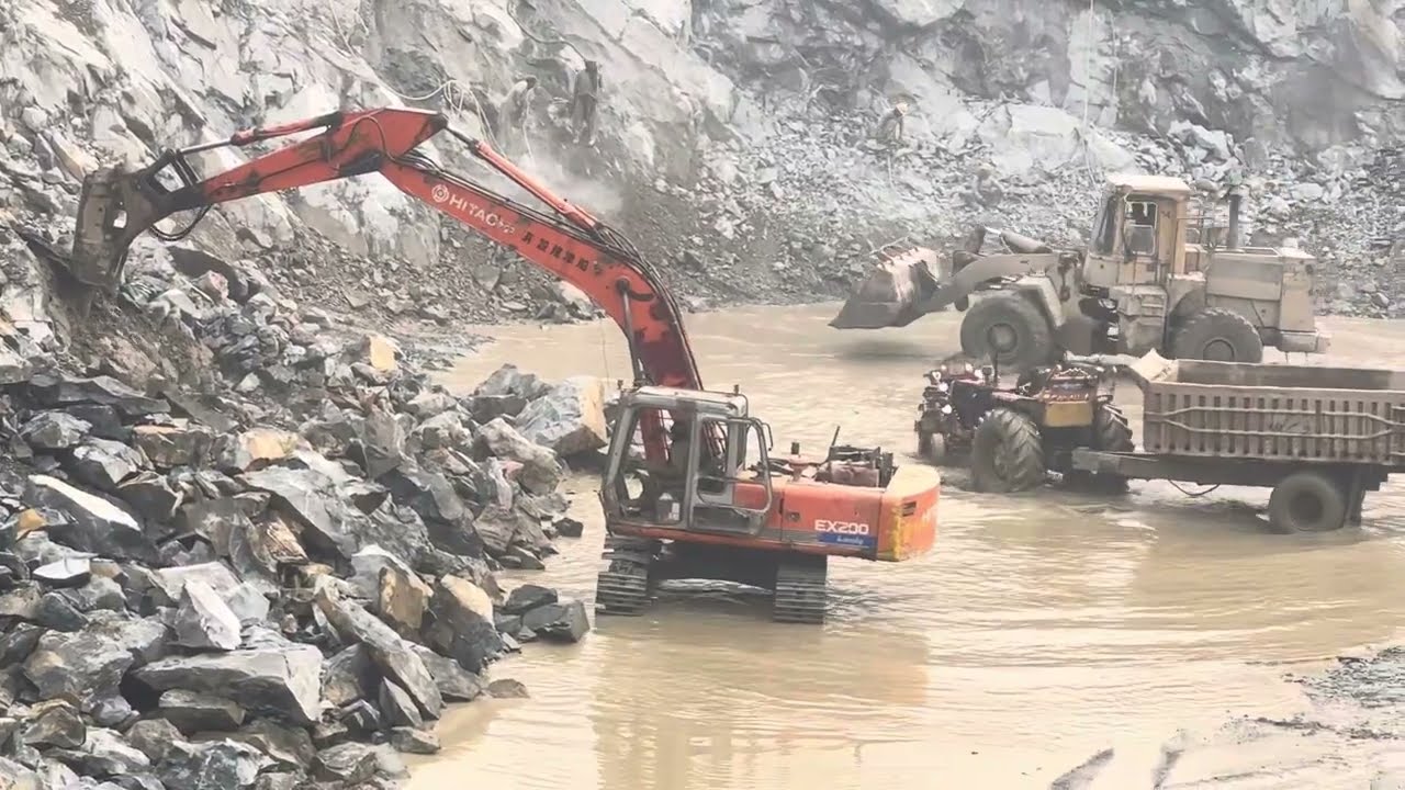 AMAZING Work Here: Caterpillar Laoder & Excavator trolley Load Up with Biggest Caterpillar Laoder