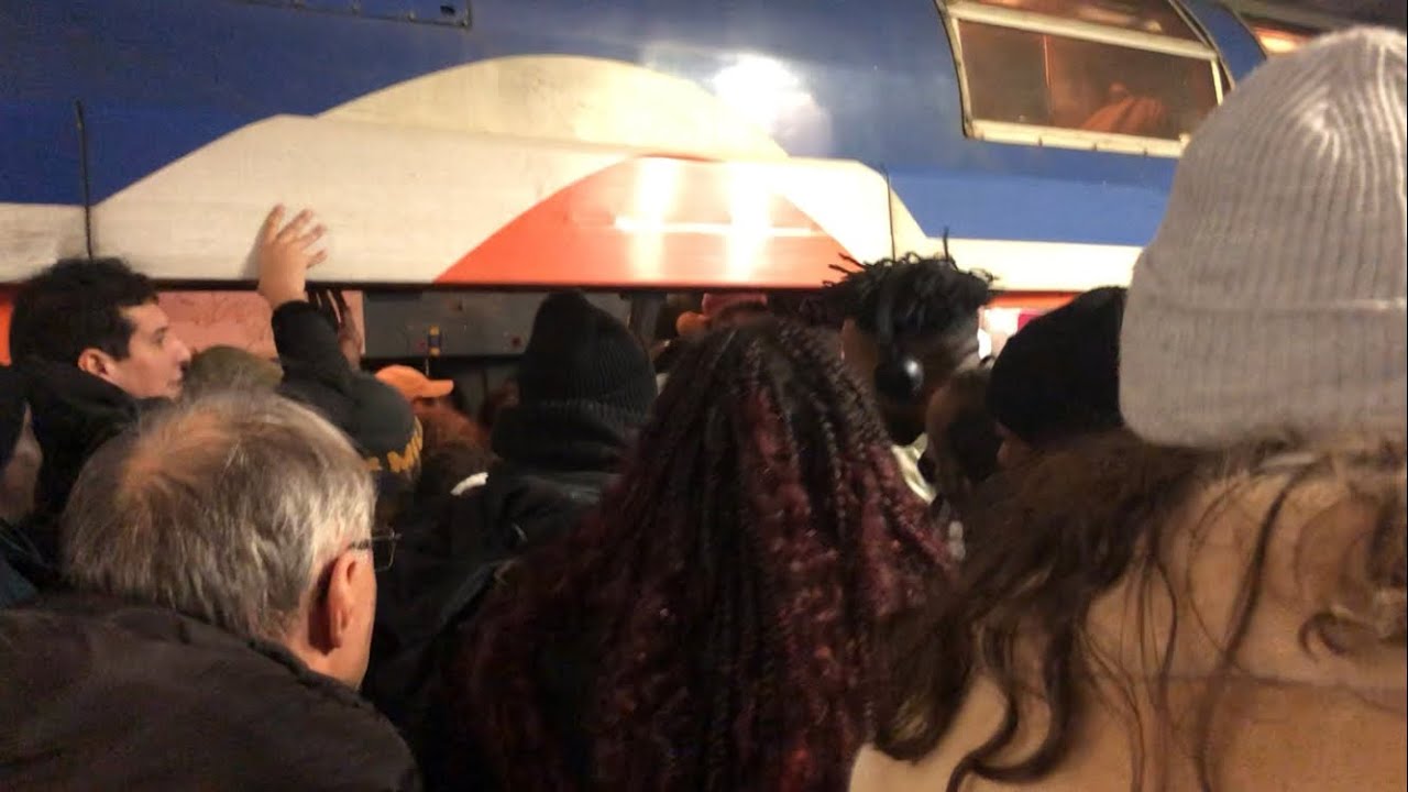(RER C) : Le chaos, une personne perd connaissance sous nos yeux, train bondé (incident technique )