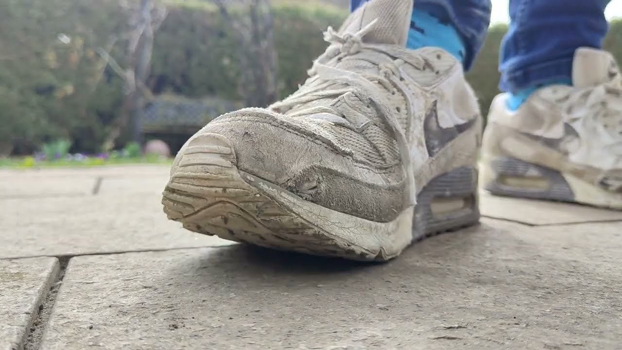 Trashed Sneakers: Nike Airmax