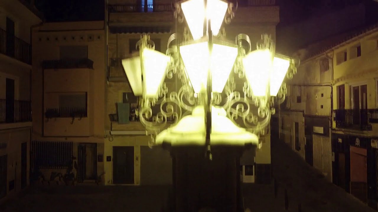 Noche en Villar del Arzobispo. Otto flying at night in the village of Villar del Arzobispo. Valencia