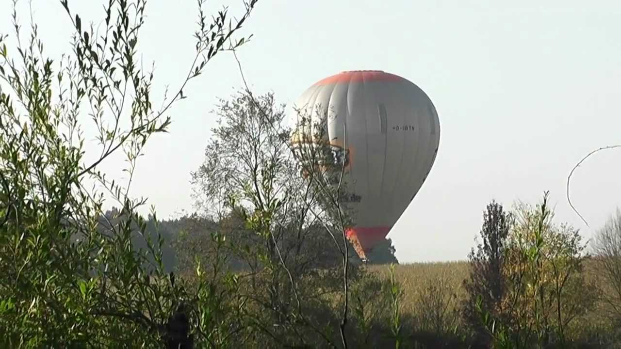 Balloon surfing in the cornfield. Ballon surfen im Maisfeld.