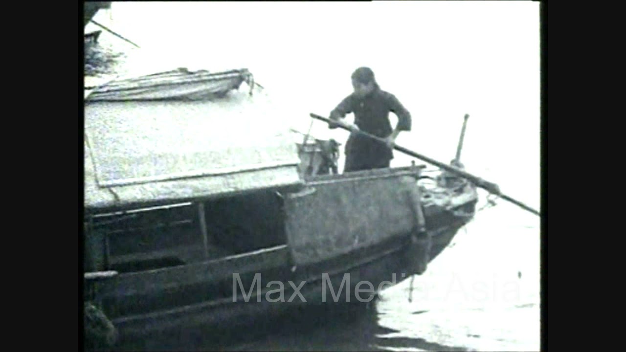 OLD HONG KONG BOAT PEOPLE FISHING JUNKS IN VICTORIA HARBOUR 1920s to 1930s