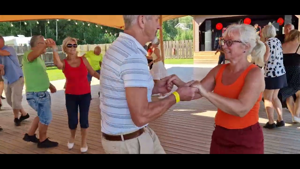 Danse du og je med Contrazt Duo på Festivalscena Dokka Camping Dansnytt Hilde Arntzen