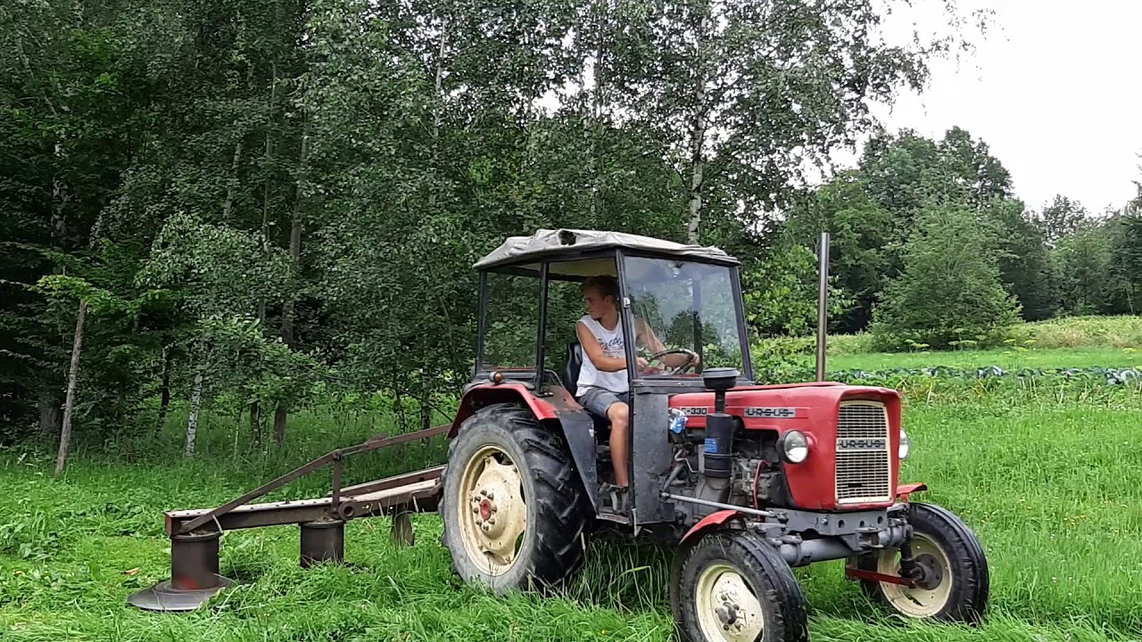 ursus C-330 na przelocie z rotacyjną
