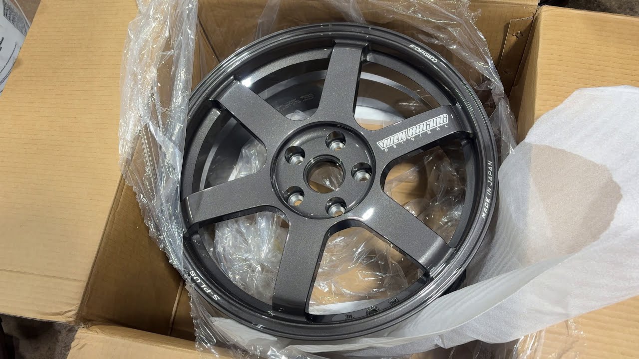 Unboxing Rays Eng. Knockoff Wheels 11