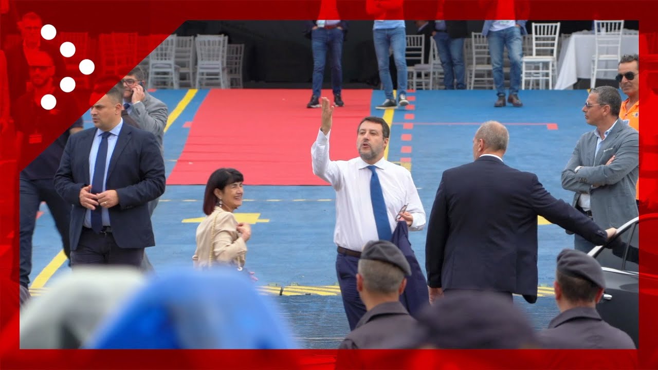 Messina, Salvini contestato da manifestanti 