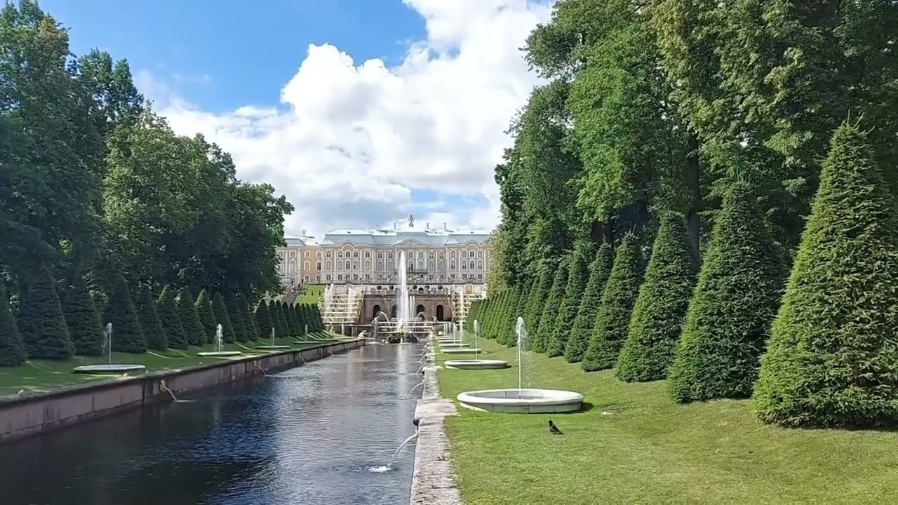 San Pietroburgo. Peterhof, fontane e parco.