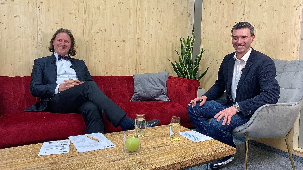 Auf der roten Couch bei my-PV | Der Expertentalk mit Timo Leukefeld