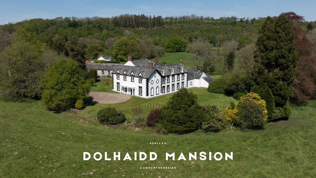 Magnificent £2.5m, 17th-Century Welsh Mansion | 17 Bedrooms, 25 Acres & Holiday Cottages 🏰