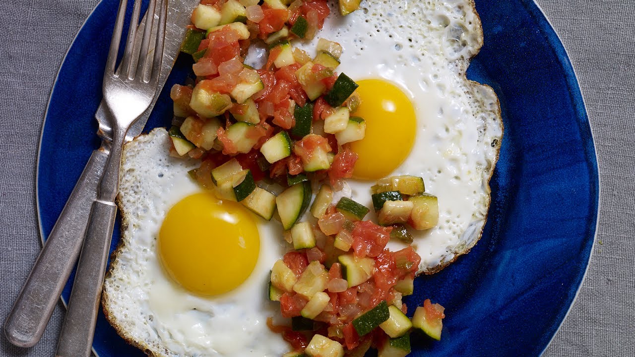 Pati Jinich - Huevos Rancheros con Calabacitas
