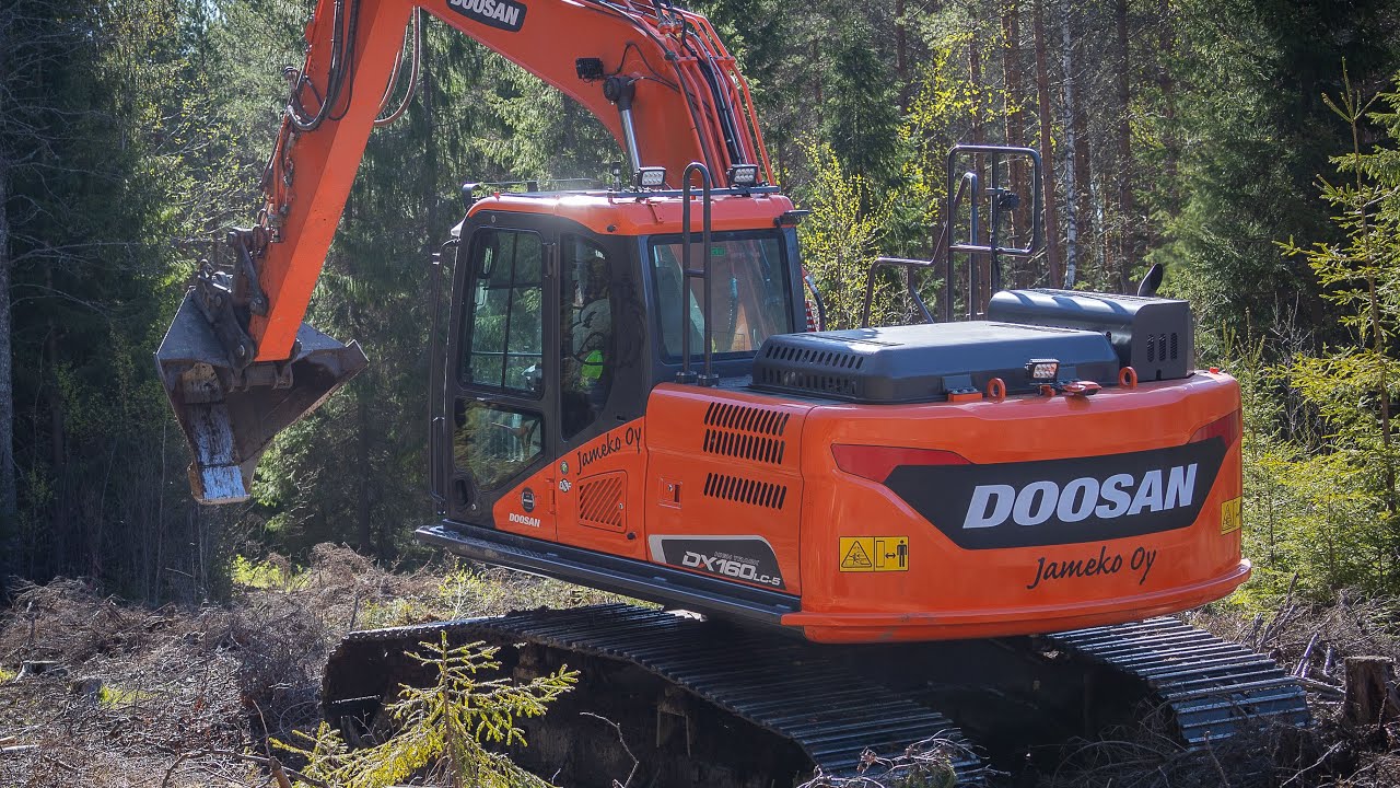 Jameko Oy:n Doosan DX160LC-5 HT muokkaamassa