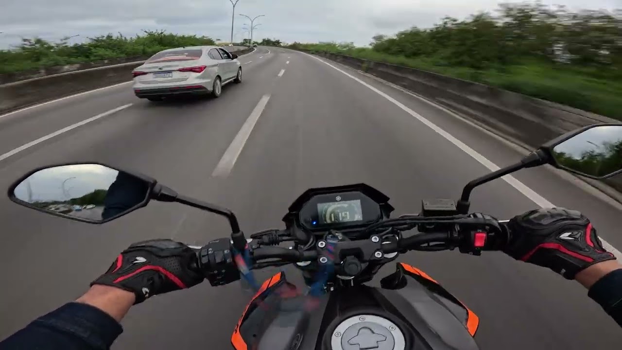 Acelerando a FZ25
