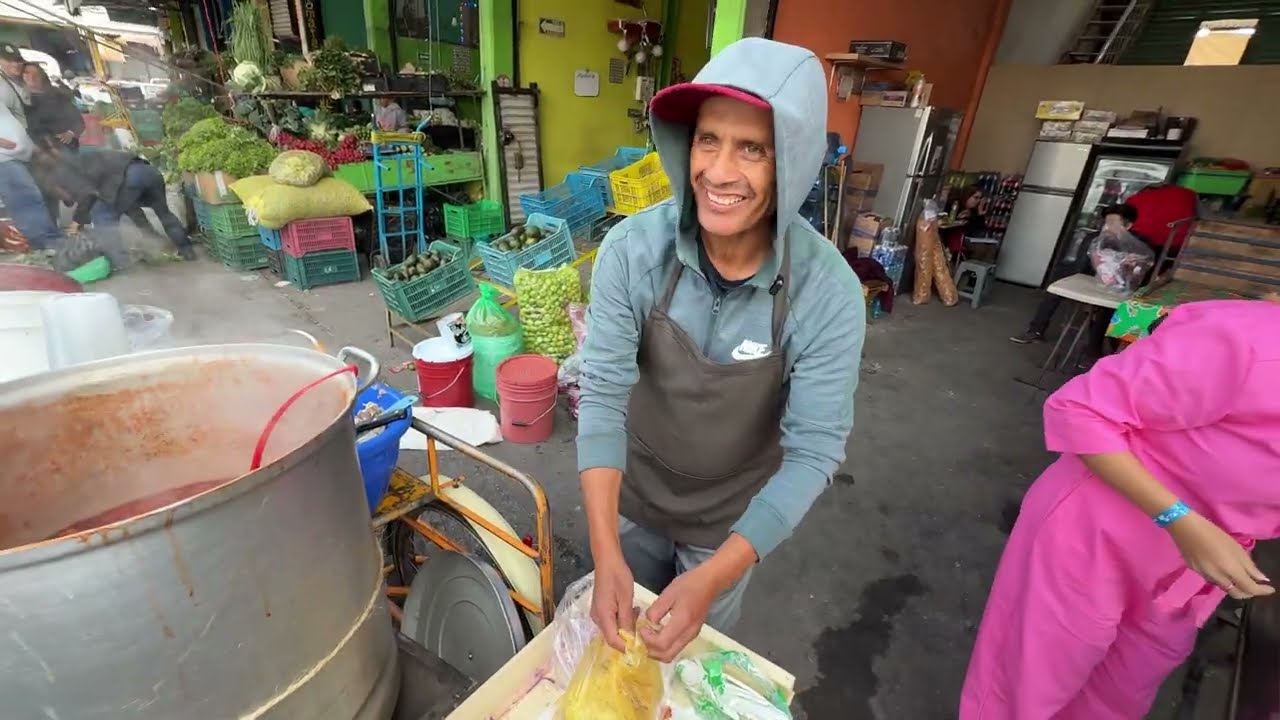 S&aacute;bado de pozole del chino de abastos