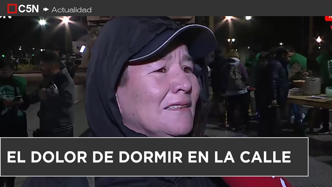 FRÍO EXTREMO en ARGENTINA: un COMEDOR a cielo abierto en ONCE