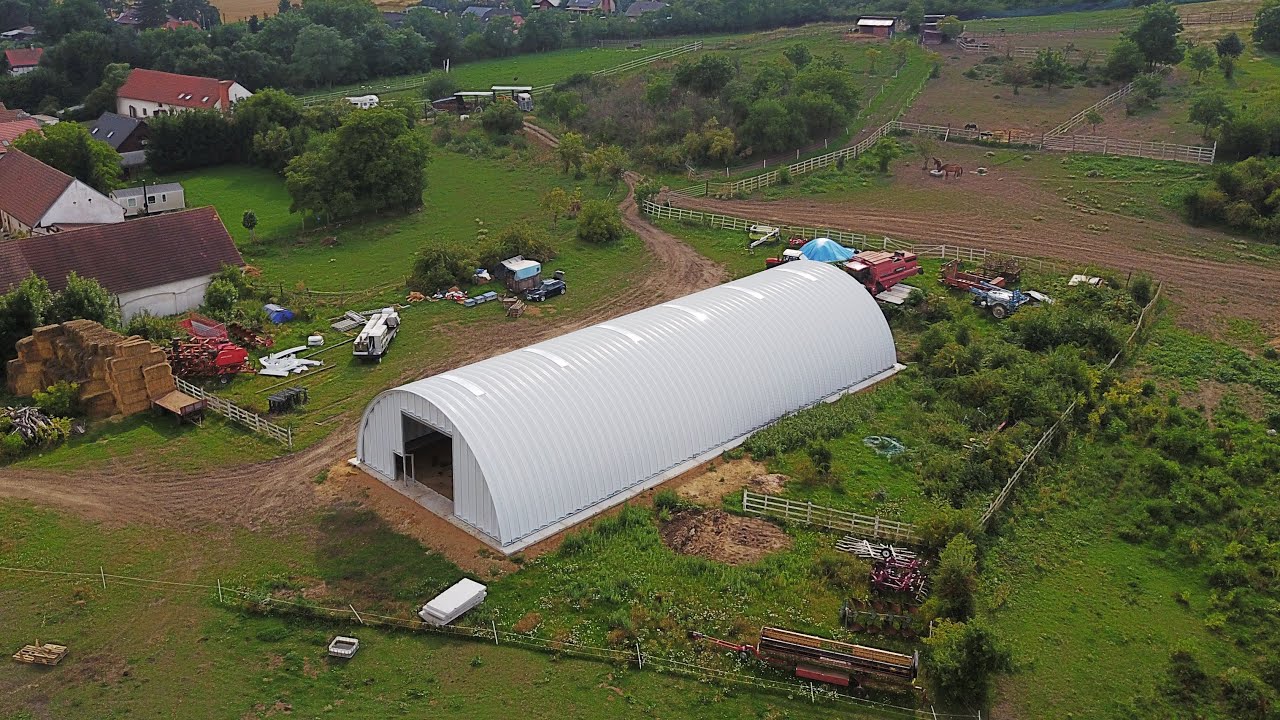 Attl Samonosn&aacute; obloukov&aacute; hala na P&scaron;tros&iacute; farmě Čenkov | Self-supporting arched hall in Čenkov
