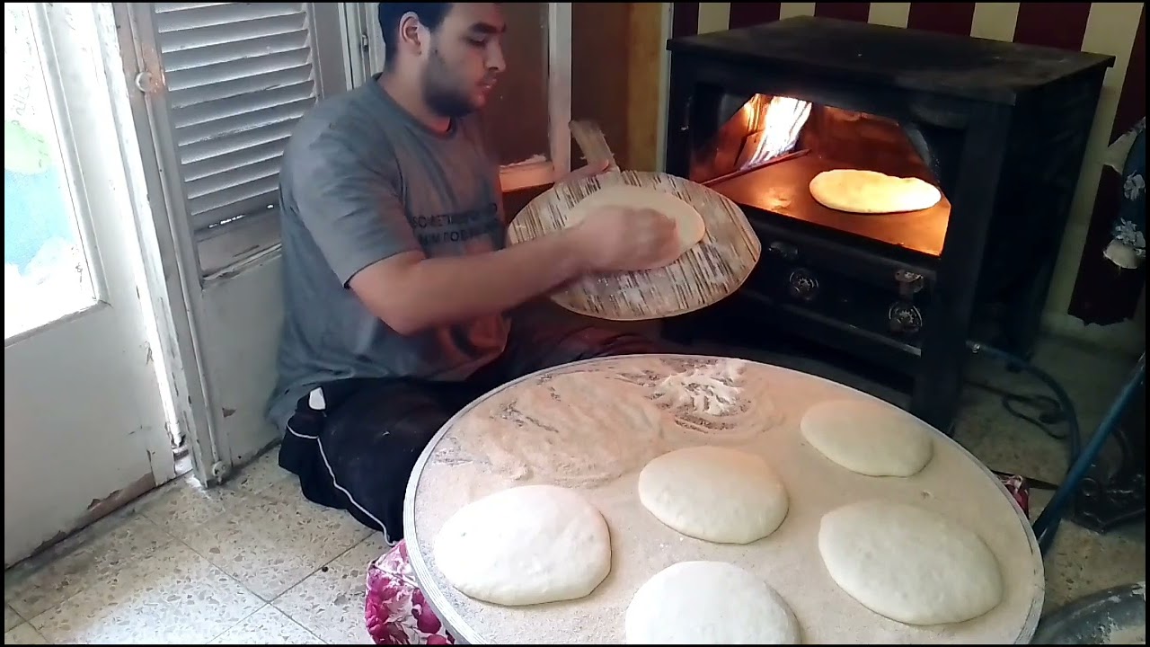 فاتك كتير ياللي كان نفسك تتعلم الخبيز و مشفتش الفيديو دا اسهل واجمل طريقه للعيش البلدي وسع وشوف العي