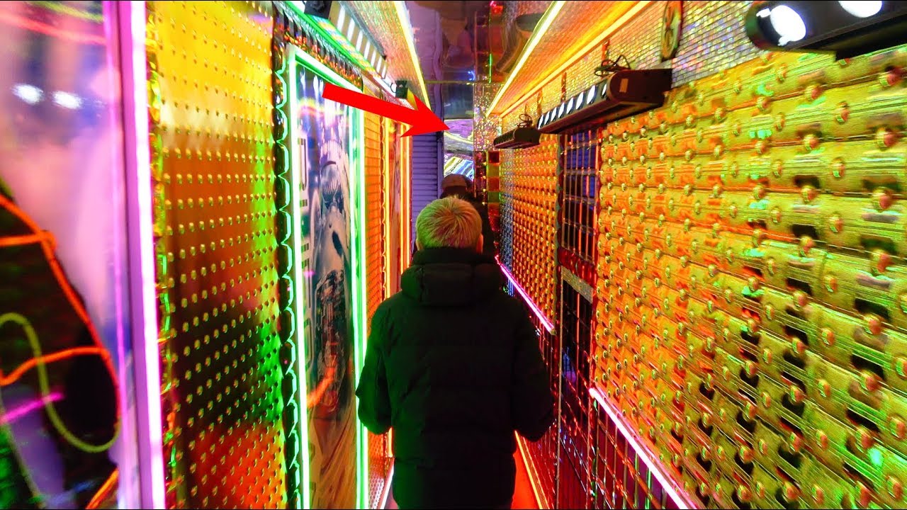 What's inside Tokyo’s Robot Restaurant?