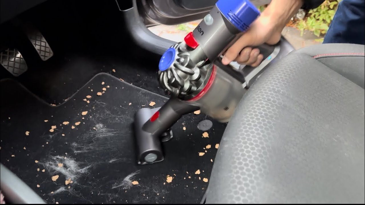 Car vacuuming with a cordless Dyson V7?! - [Performance Testing]