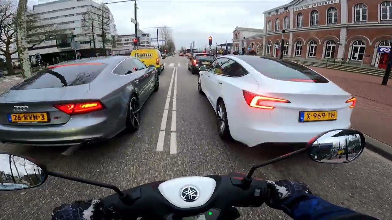 Hoe ik de wegpositie van een scooter zie - Yamaha Neos