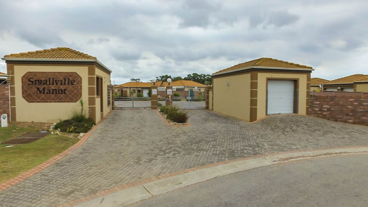 3 Bedroom Townhouse for sale in Eastern Cape | Port Elizabeth | Parsons Vlei | 36 Small |