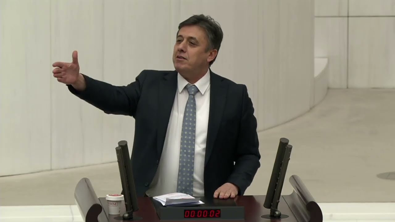 Bu ülke kanunlarla değil Cumhurbaşkanlığı kararnameleri ve genelgelerle yönetiliyor
