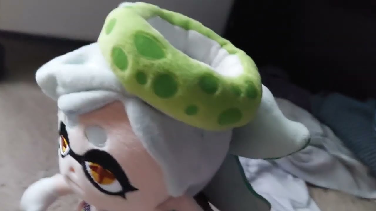 (Persona 5) River in the Unboxing (Joker Plush)