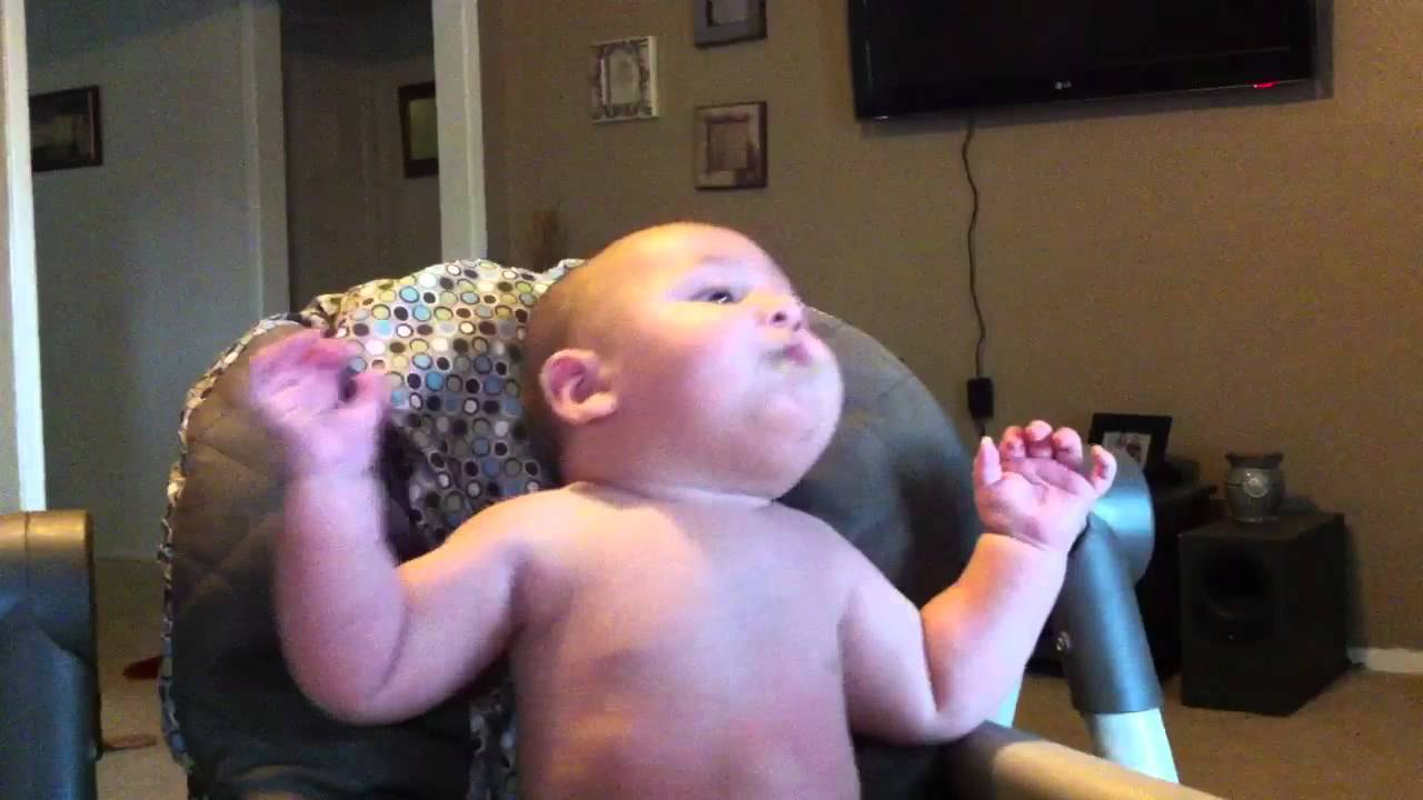 Baus eating peas for the first time
