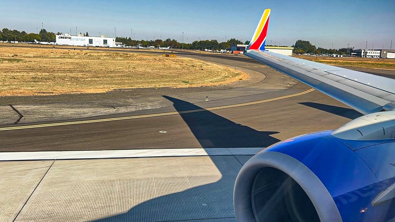 Southwest Airlines Boeing 737-7H4 Light & Fast Takeoff from Sacramento, CA ~ KSMF/SMF