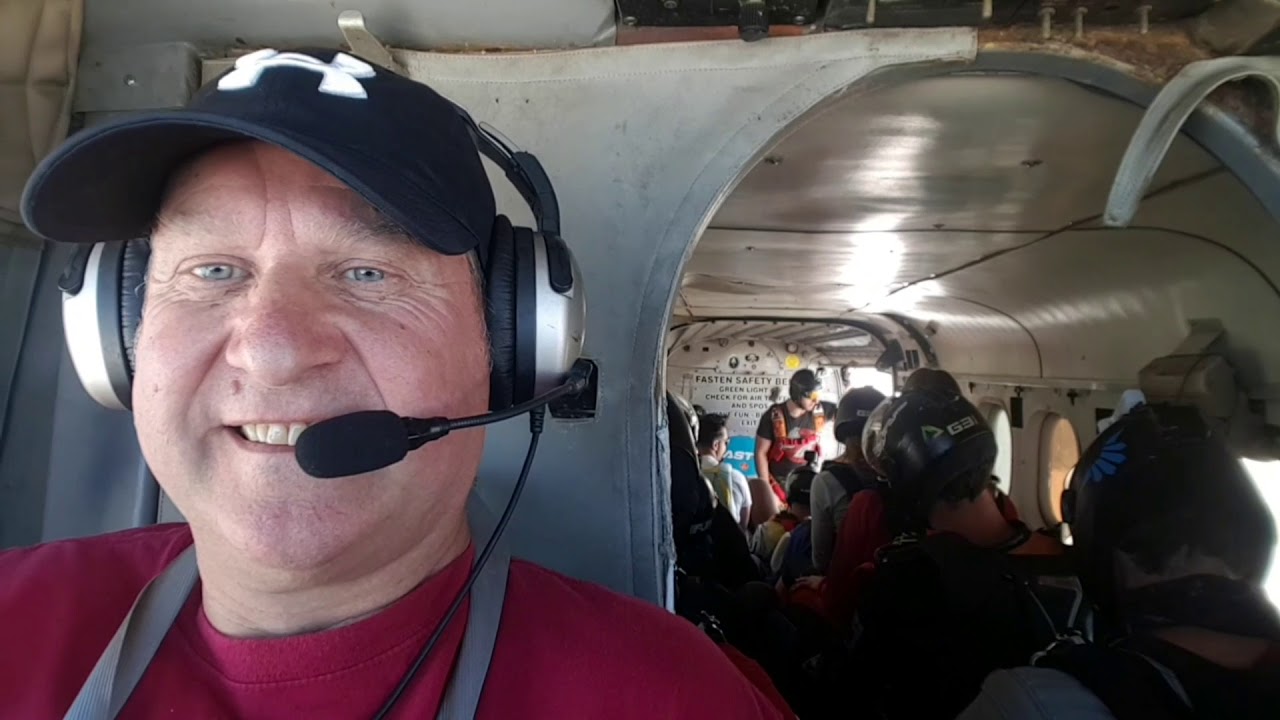 14,000ft descent race. Plane or Parachute at SkyDive Deland, Florida.