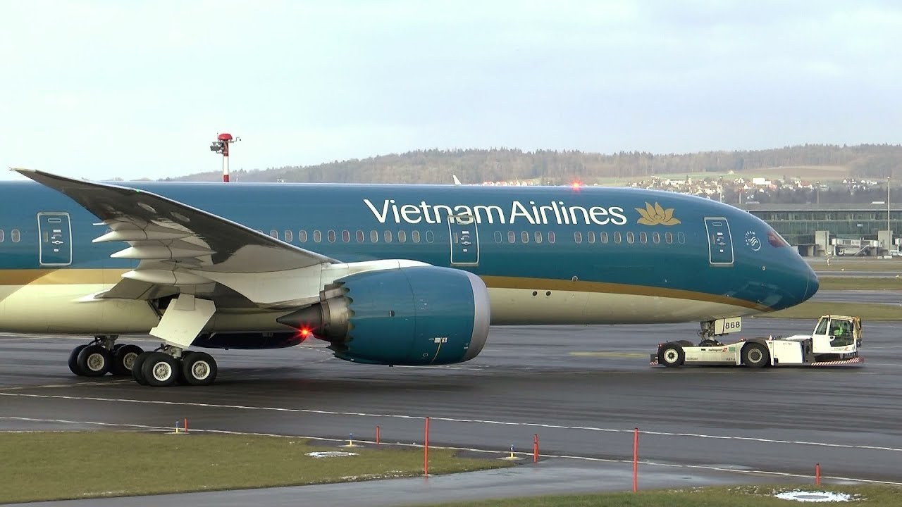 Vietnam Airlines Boeing 787-9 [VN-A868] departure at Zurich Airport - great engine sound!