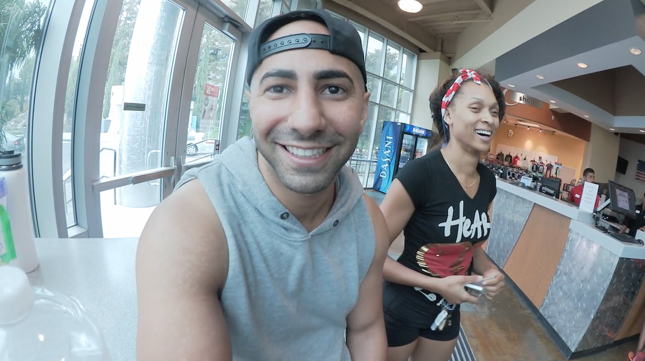 SHE DOESN'T WANNA DATE ME!