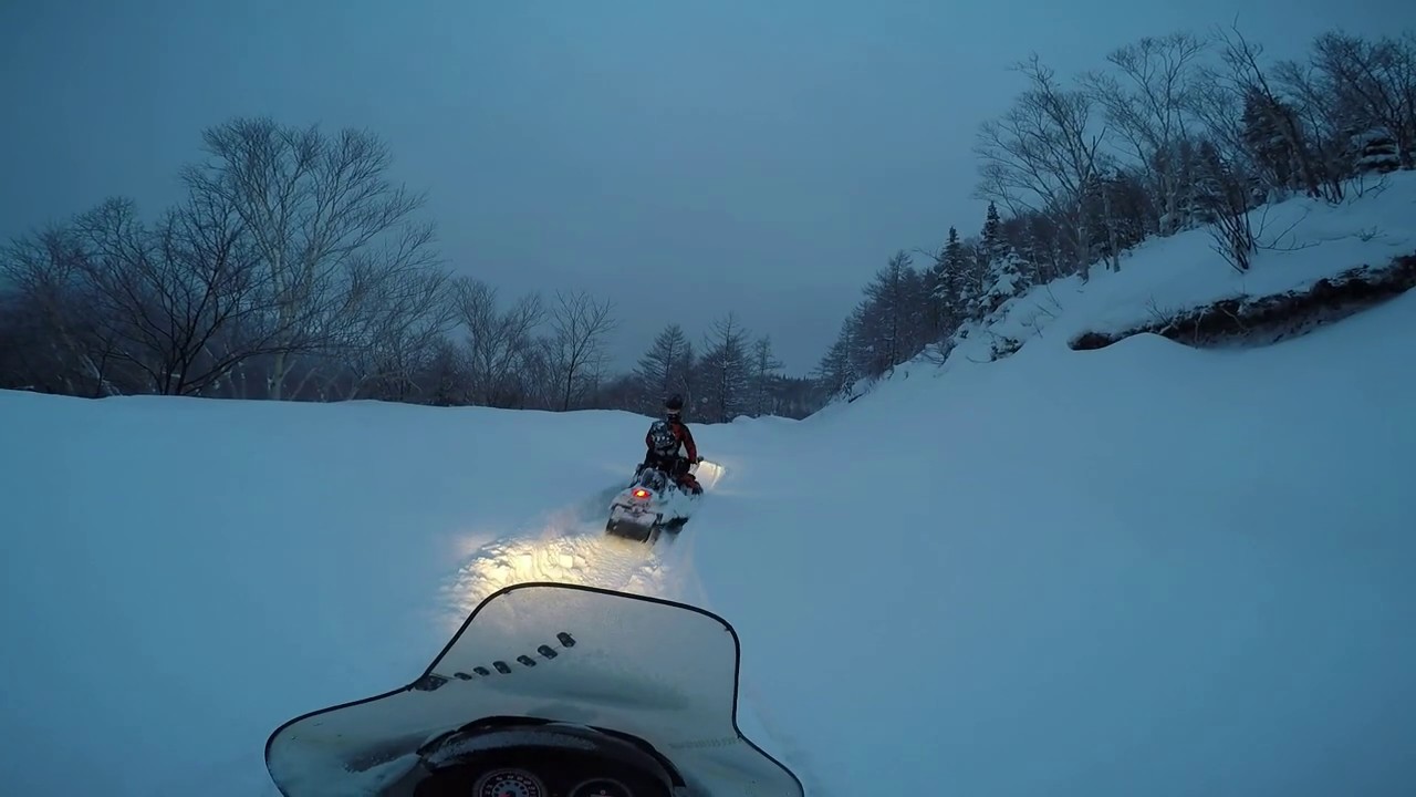 Снегоходы Ski Doo тонут в снегу.....но едут