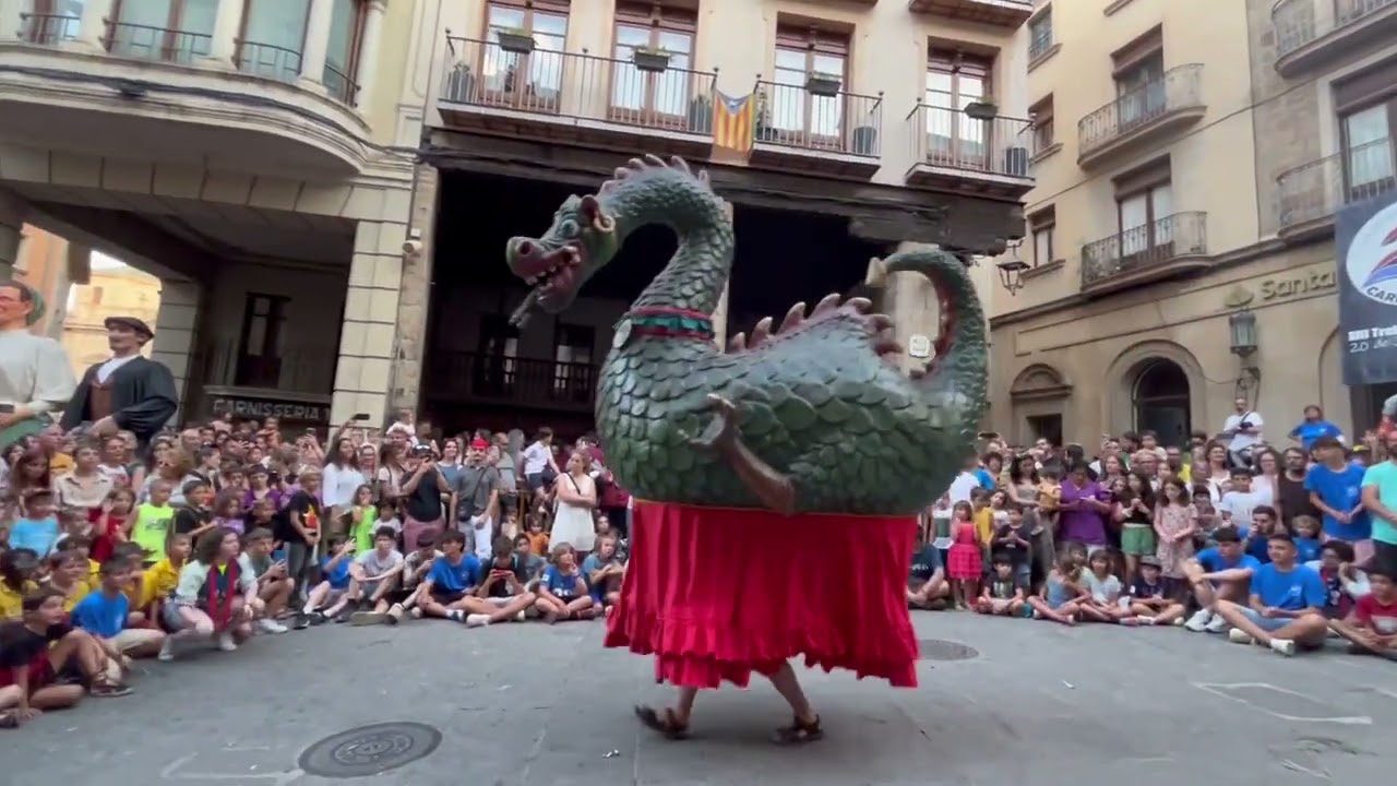 Ball de la Draca a la trobada dels 25 anys de la Colla Gegantera del Carnaval de Solsona