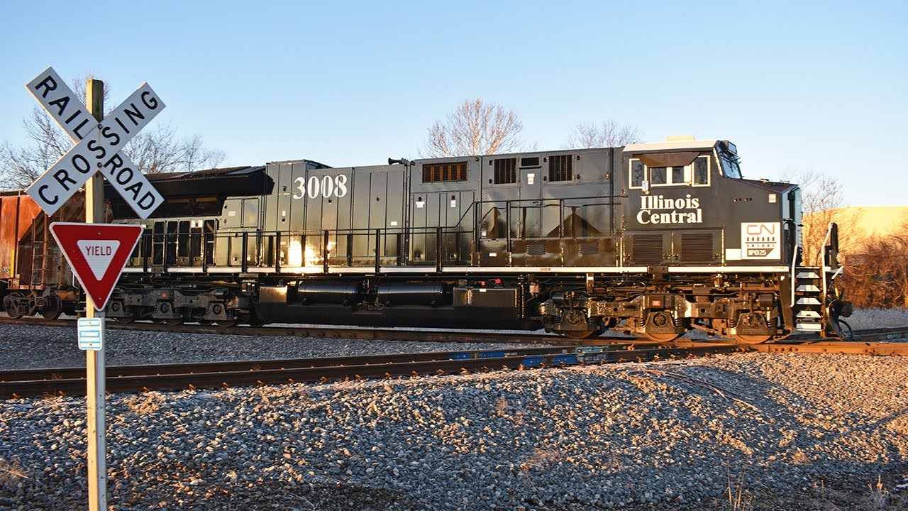 11/28/20 - CN 3008, the Illinois Central Heritage Unit, on UP OCSNU