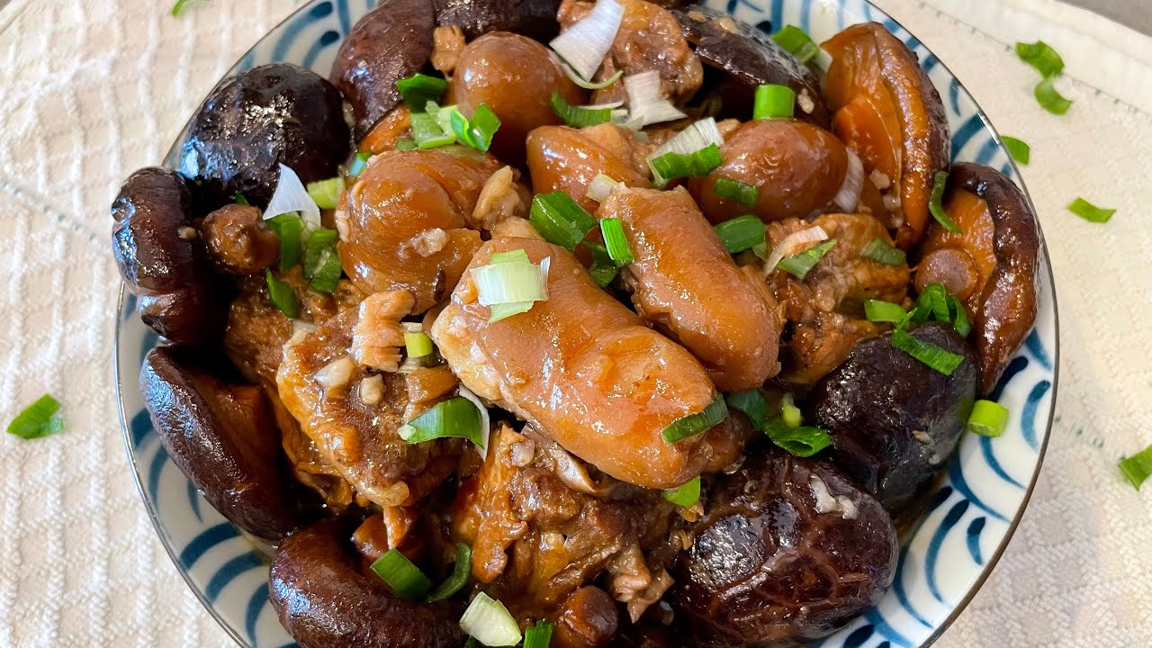 冬菇炆豬尾 / Braised Shiitake Mushroom with Pig Tails