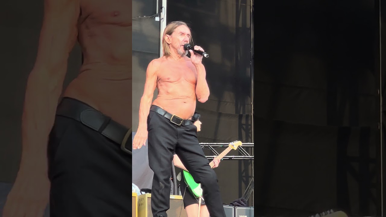 👕🔥 Red Hot Chili Peppers ft. Iggy Pop worn out the shirt, kept the scream #RHCP #iggyPop