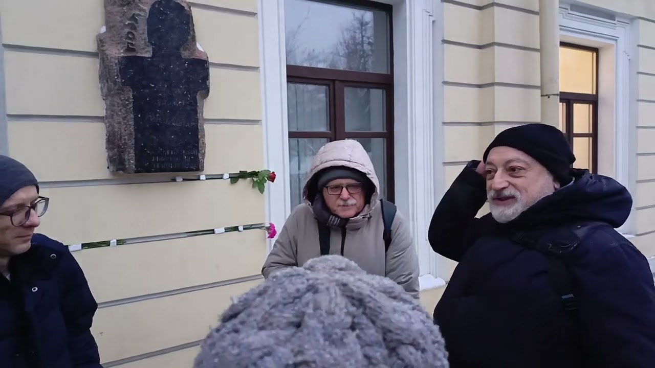 День рождения Мандельштама у его доски.