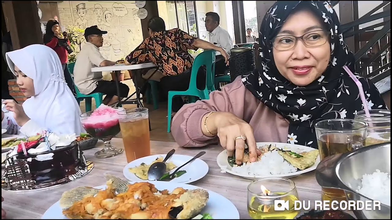 Restoran Sunda Sari Idaman Cipinang (Sekitar LP), Kumpul dan Makan Bareng Keluarga Besar.