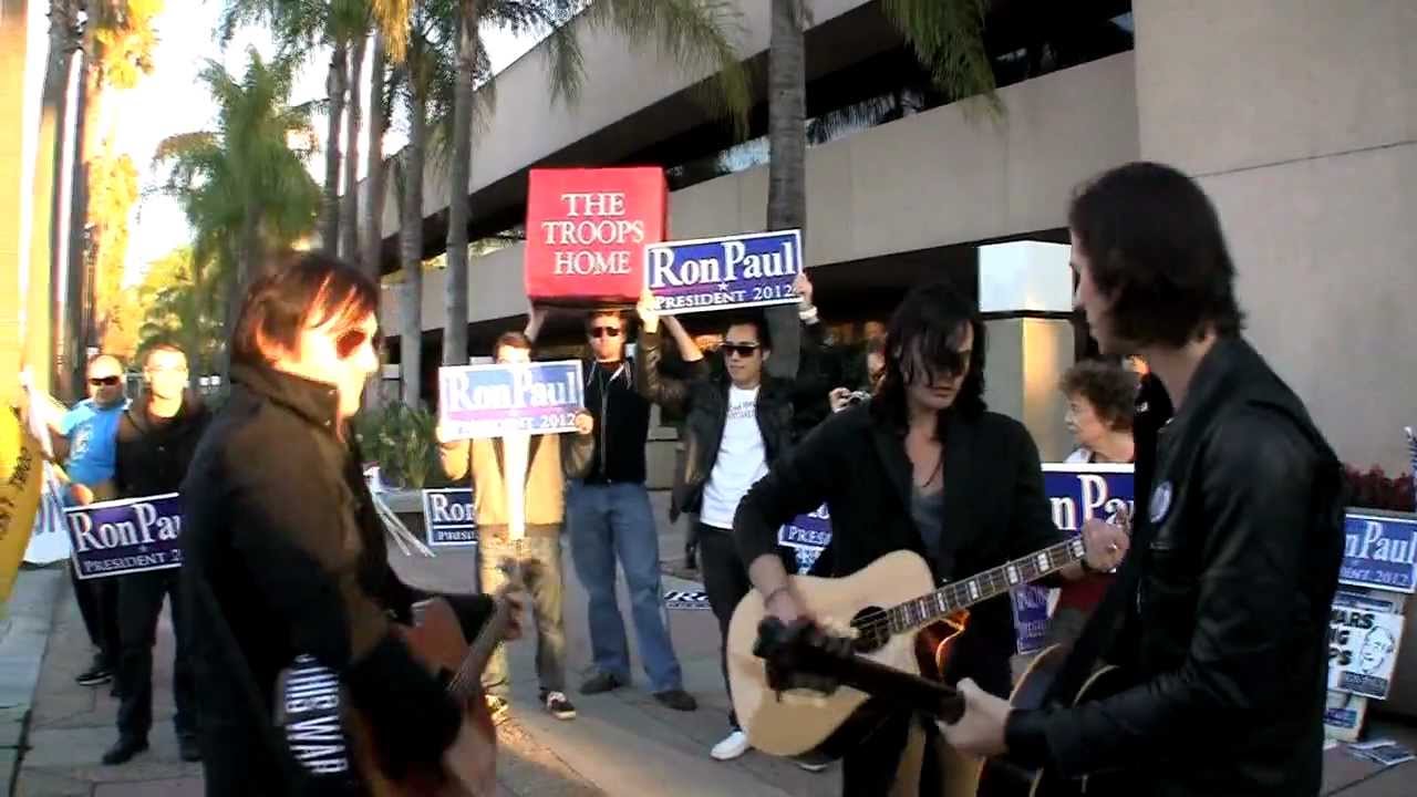Rally for Ron Paul outside the Tonight Show with Jay Leno, featuring the band Golden State.