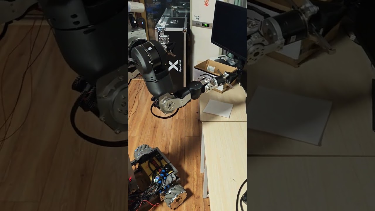 OpenFleX Wheeled-Arm Robot｜World Debut of VLA-Native Industrial-Grade Omnidirectional Mobile