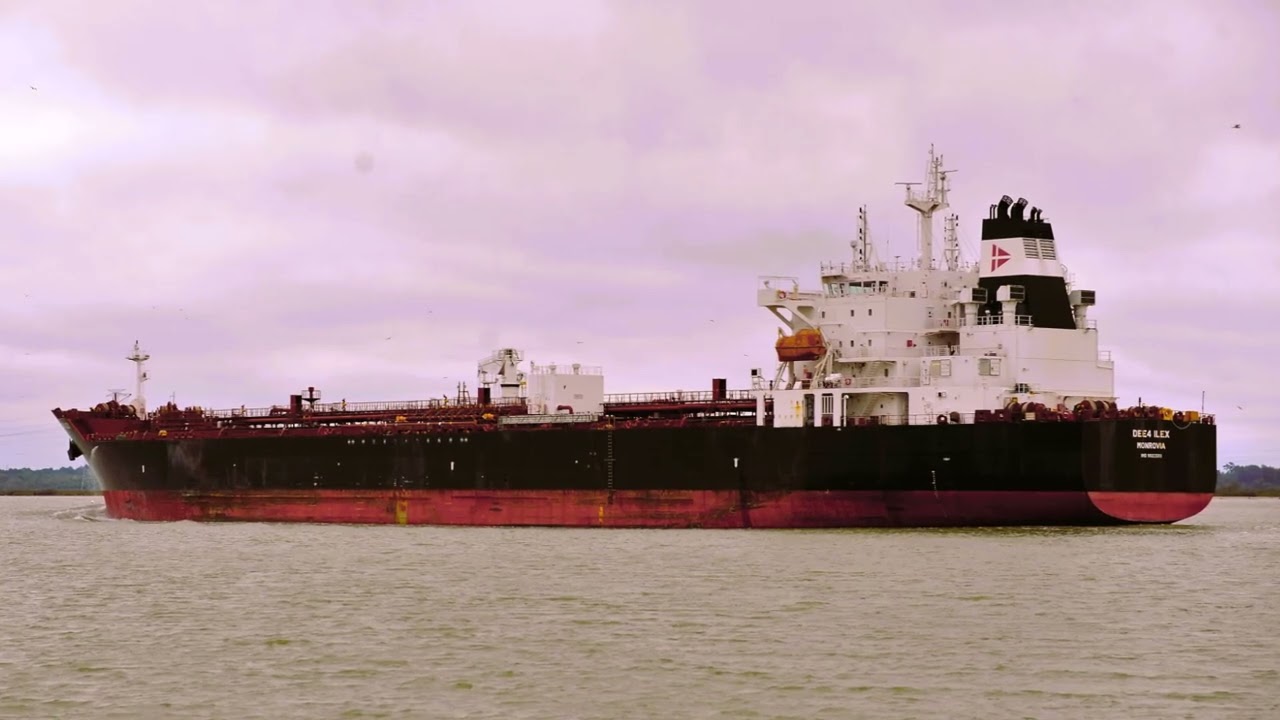 49,999 DWT Liberian flagged Oil Products Tanker DEE4 ILEX