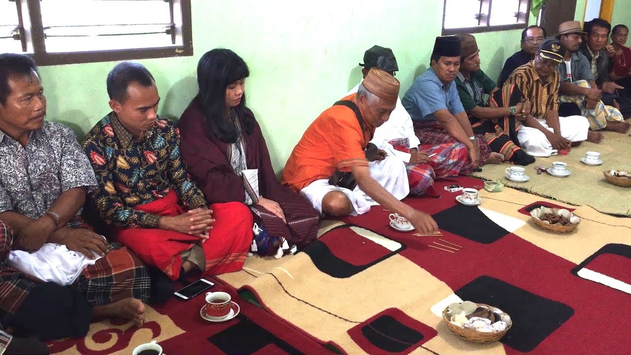Kalau Nyeleweng didenda 12 ekor kerbau, Lamaran adat Toraja