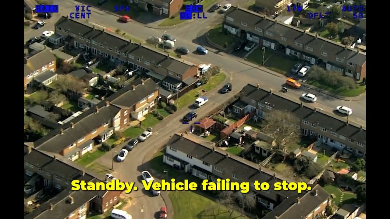 Essex Police car and foot pursuit - knife thrown in a bush!