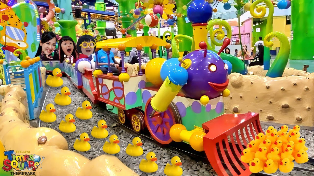 Main Kereta Api Choo Choo Train dan Main Tangkap Bebek Dapat Hadiah Boneka Princess