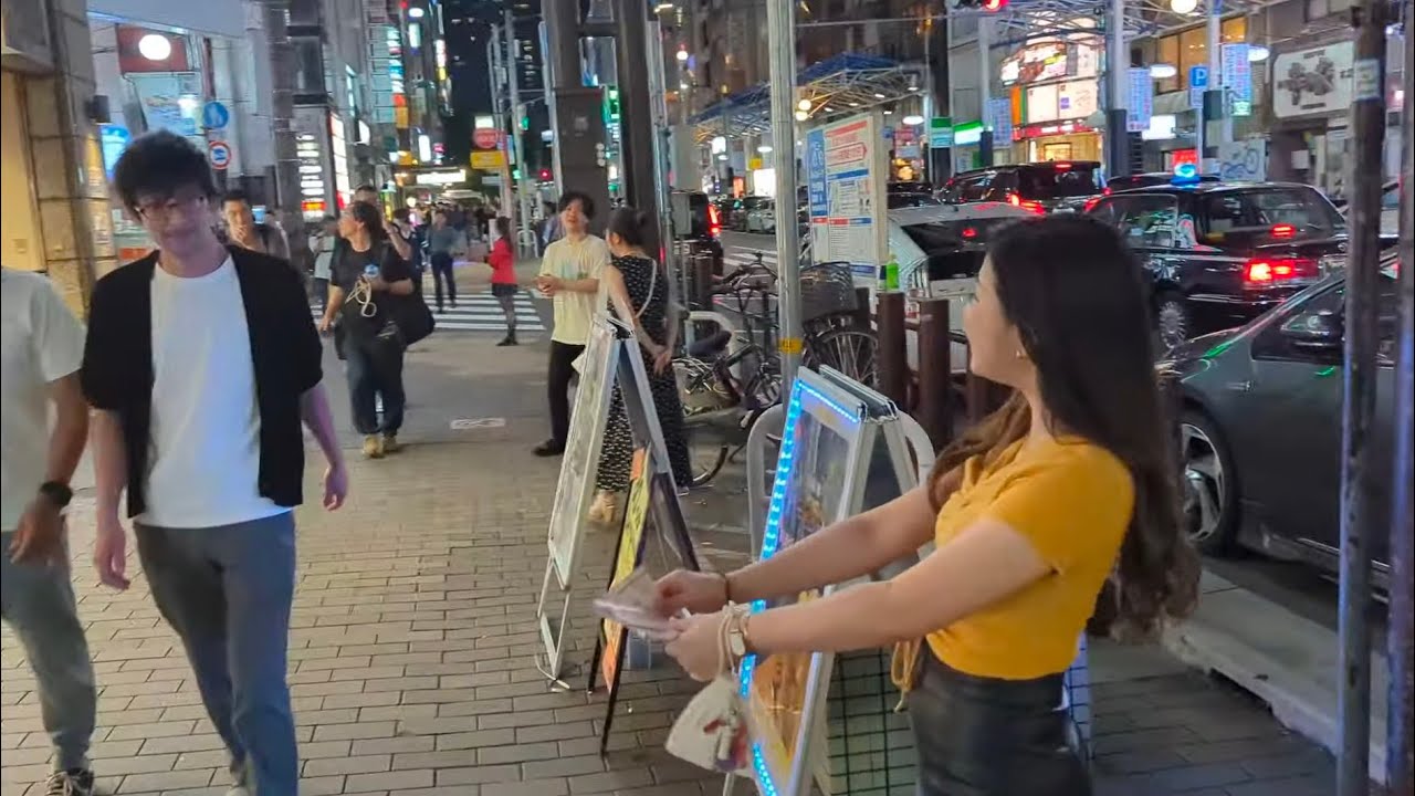 Friday night in Kobe Japan red district